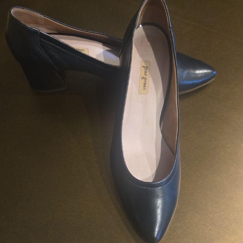 Paul Green Pointed Toe Pumps